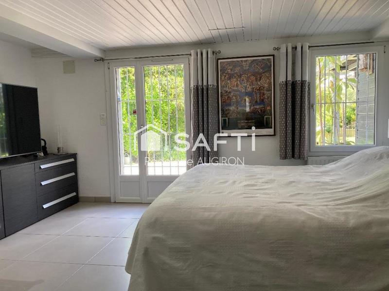 Maison - 202 m² - 9 pièces