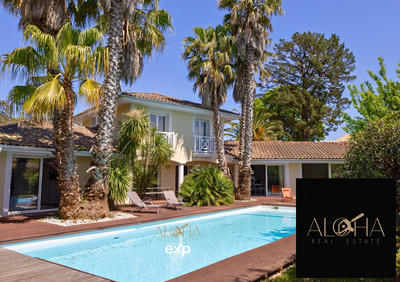 Villa - 260 m² - 8 pièces