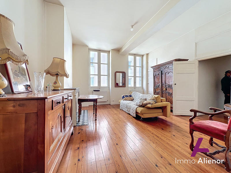 Appartement - 99 m² - 5 pièces