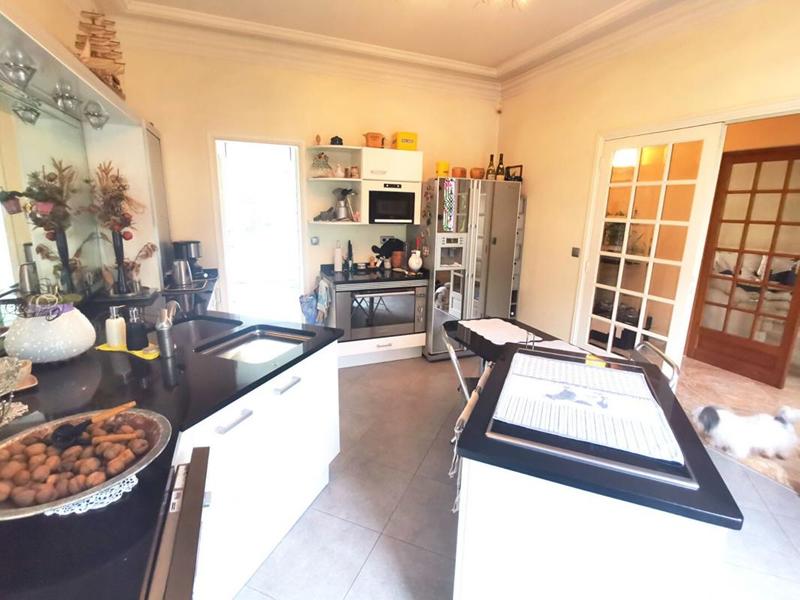 Pavillon - 202 m² - 9 pièces