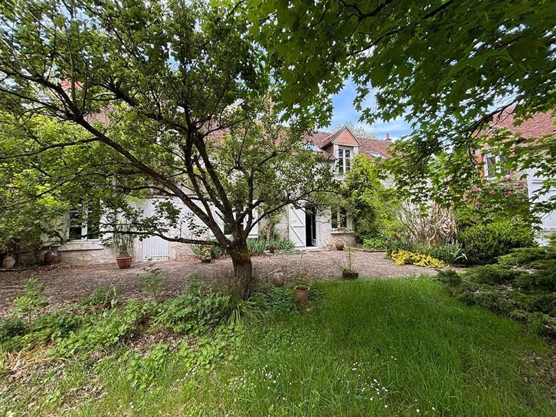 Maison - 280 m² - 11 pièces