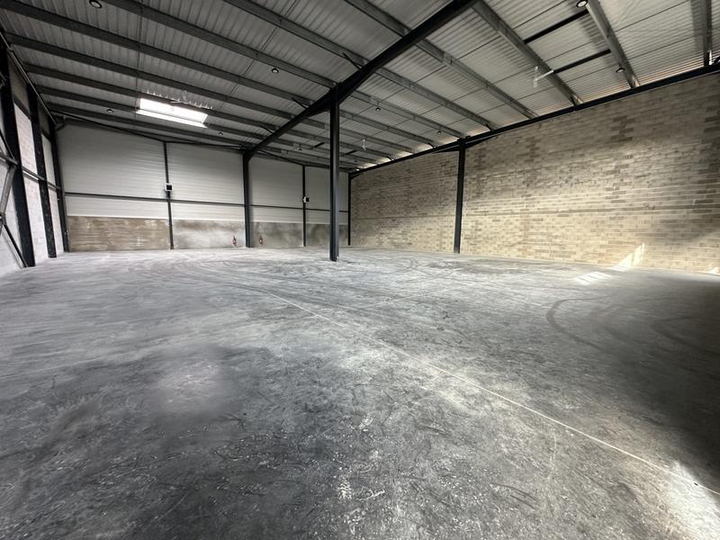 Local d'activités - 300 m² - 1 pièce