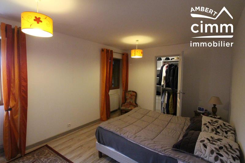 Maison - 275 m² - 12 pièces