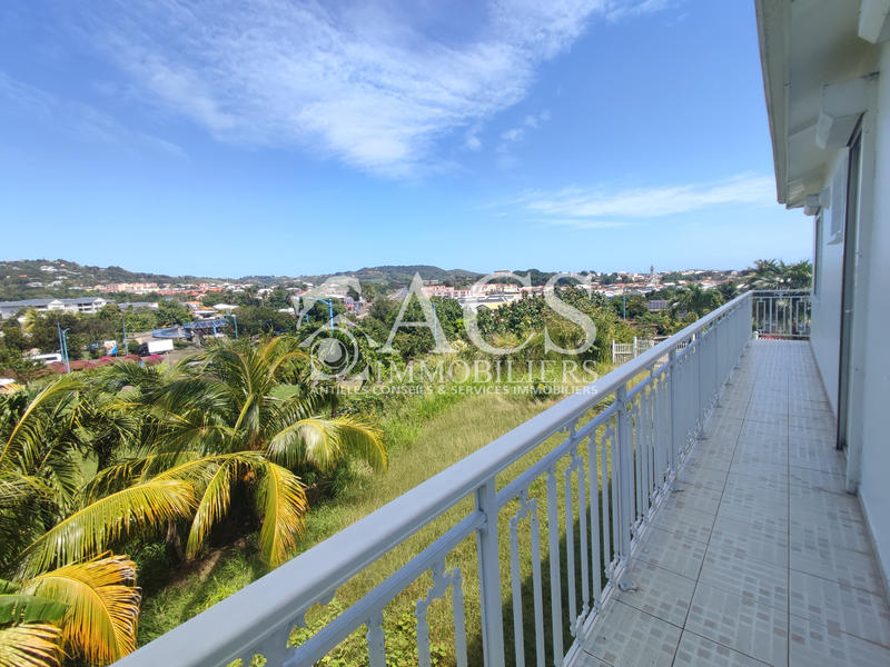 Maison - 104 m² - 4 pièces