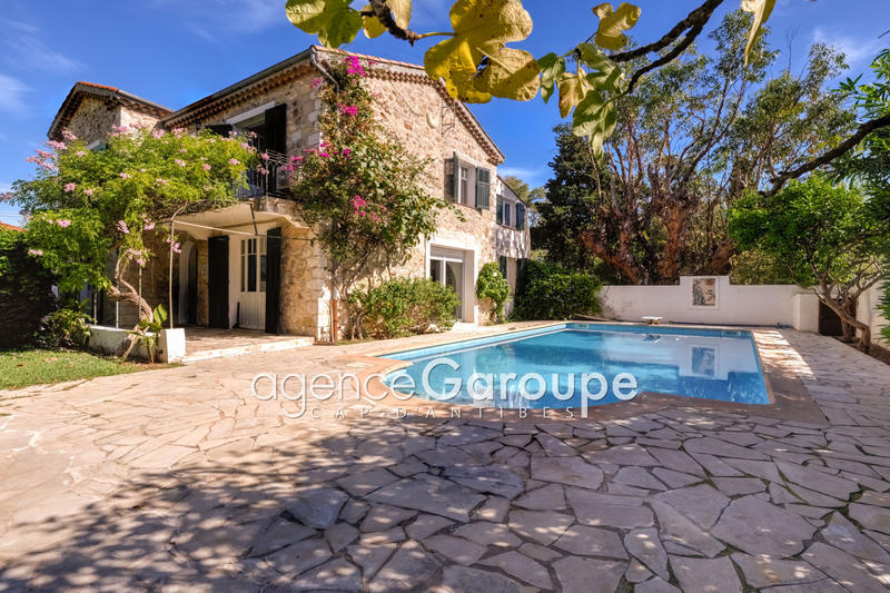 Maison - 225 m² - 6 pièces