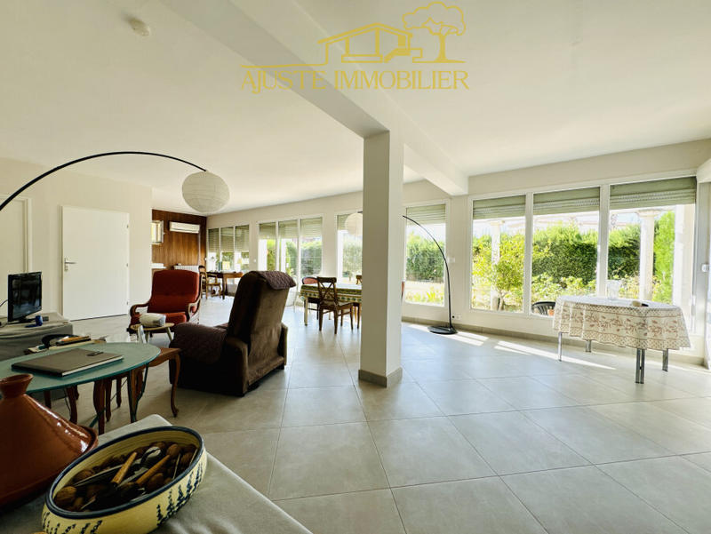 Maison - 220 m² - 7 pièces