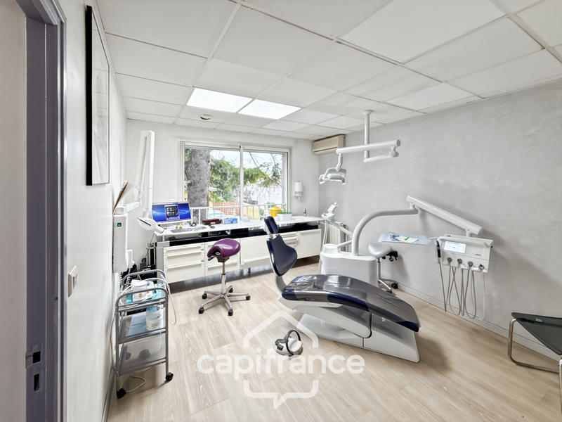 Local d'activité / Entrepôt - 320 m² - 8 pièces