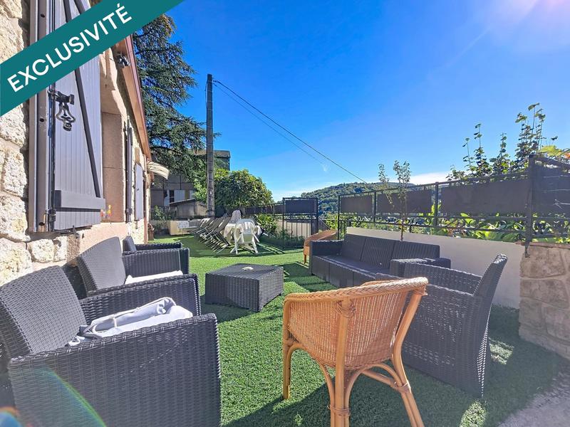 Maison - 230 m² - 10 pièces