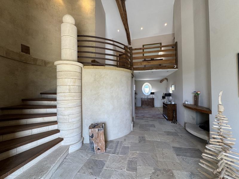 Maison - 345 m² - 11 pièces