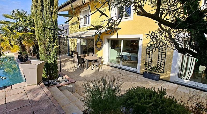 Maison - 310 m² - 8 pièces