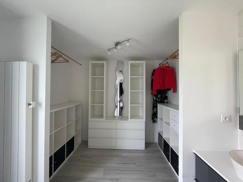 Maison - 205 m² - 9 pièces