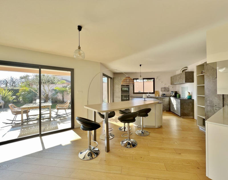 Villa - 216 m² - 7 pièces