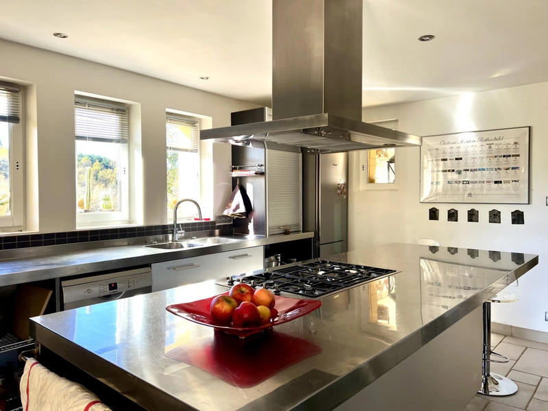 Maison - 280 m² - 10 pièces