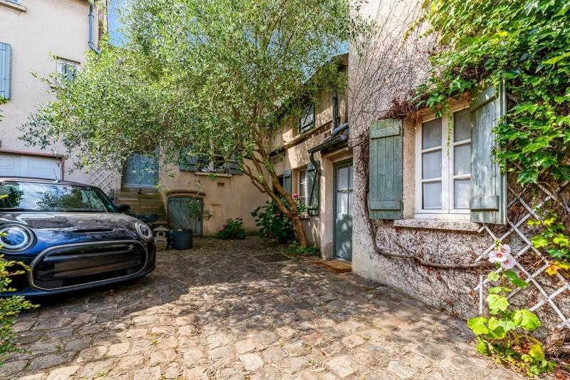 Maison - 207 m² - 8 pièces