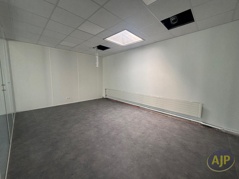 Local d'activité / Entrepôt - 192 m²