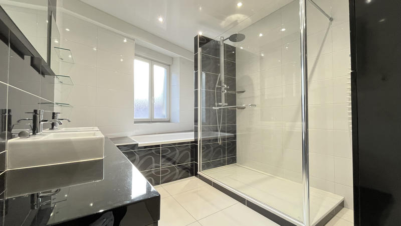 Appartement - 200 m² - 7 pièces