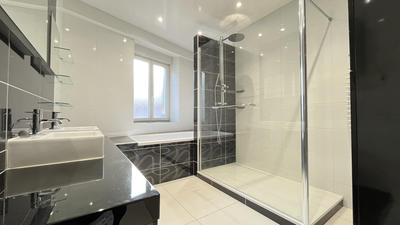 Appartement - 200 m² - 7 pièces