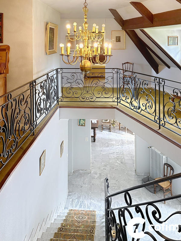 Villa - 250 m² - 8 pièces