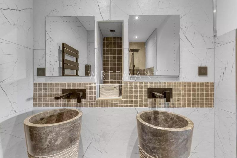 Propriété - 300 m² - 9 pièces