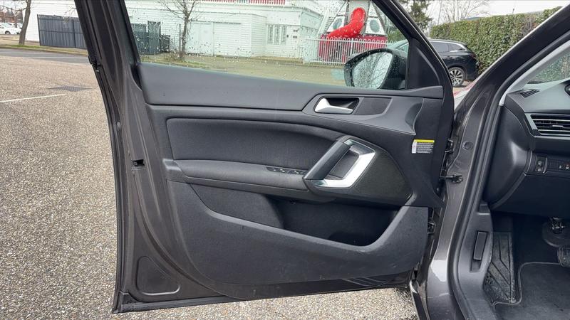 Peugeot 308 II 1.5 BlueHDi 130 Eat8 Allure Pack