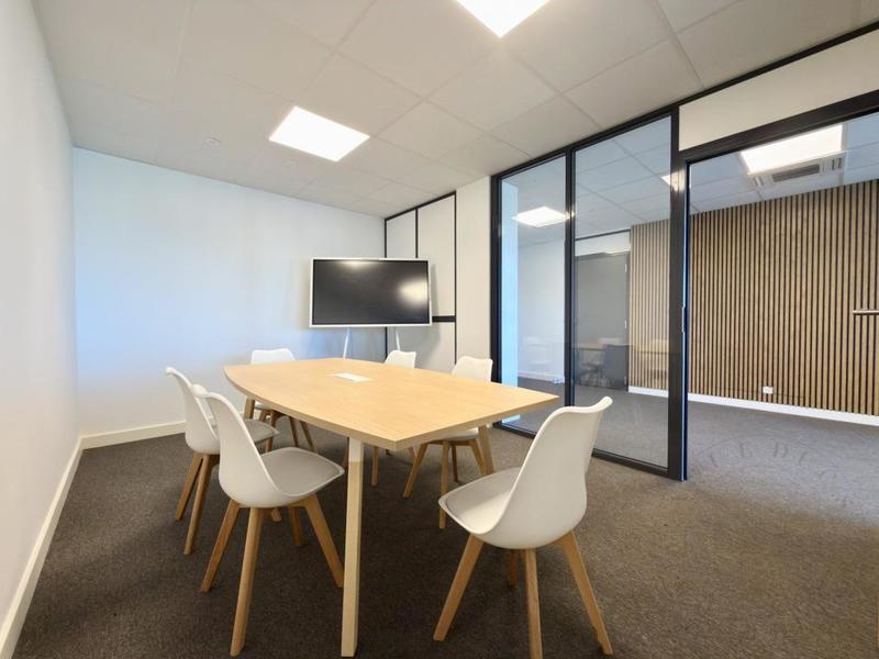 Bureau - 64 m² - 6 pièces