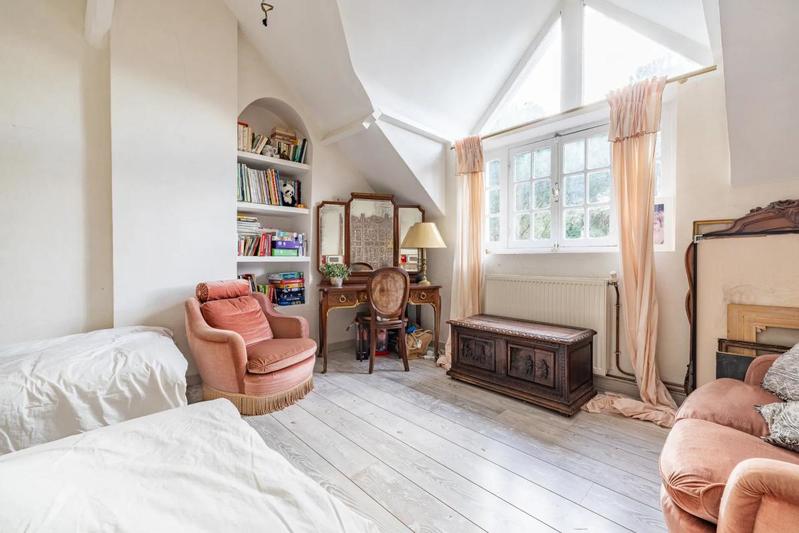 Maison - 212 m² - 9 pièces