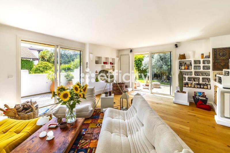 Pavillon - 200 m² - 6 pièces