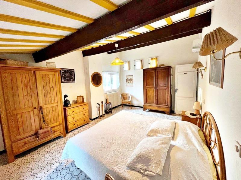 Maison - 273 m² - 9 pièces