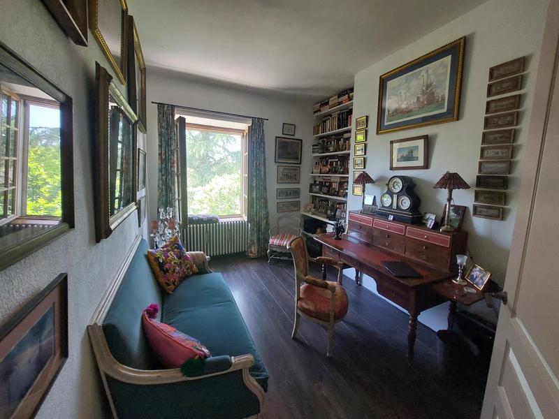 Maison traditionnelle - 268 m² - 10 pièces