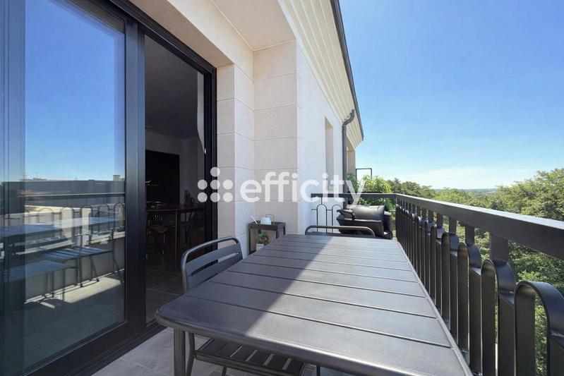 Appartement - 100 m² - 4 pièces