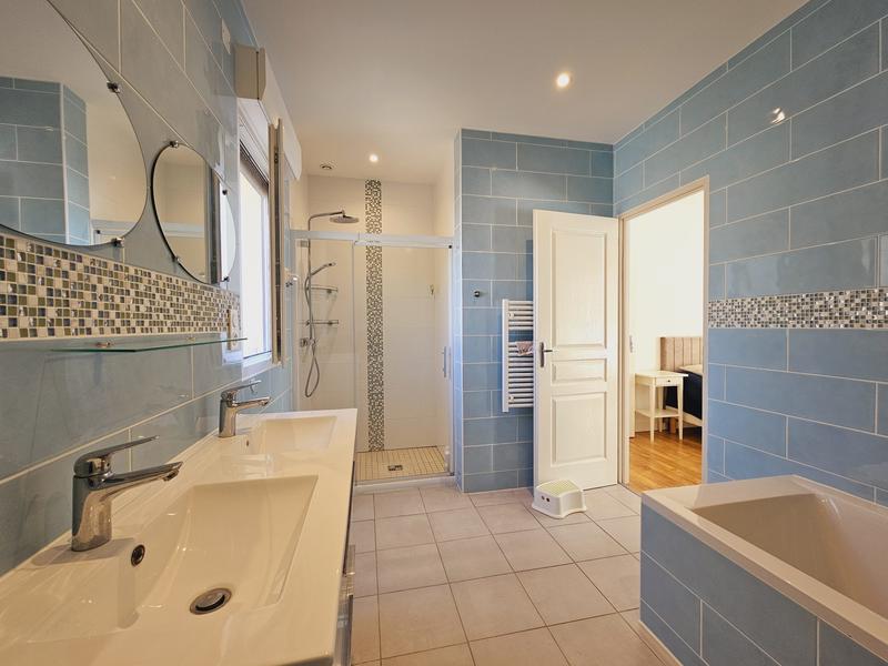 Maison traditionnelle - 180 m² - 6 pièces