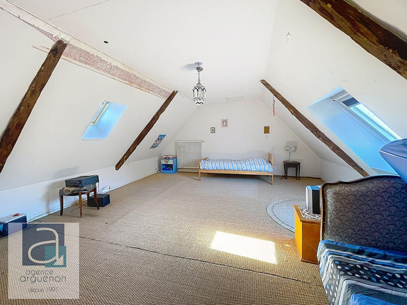 Maison - 250 m² - 8 pièces