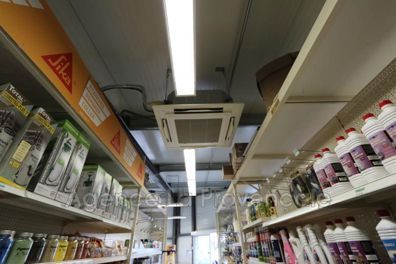 Local commercial - 1 200 m²