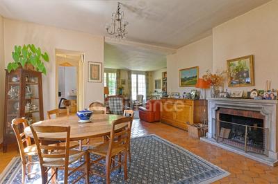 Maison - 230 m² - 9 pièces