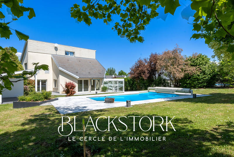 Maison - 320 m² - 10 pièces