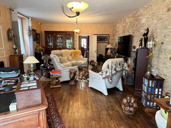 Maison - 212 m² - 7 pièces