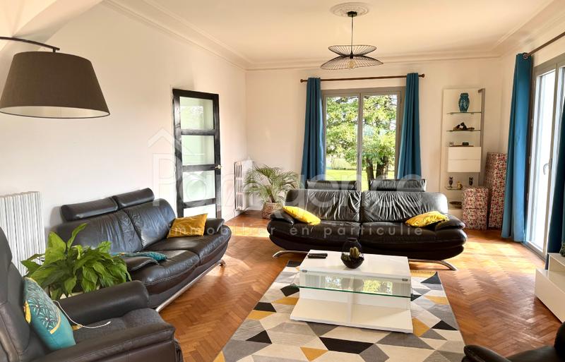 Maison - 290 m² - 9 pièces