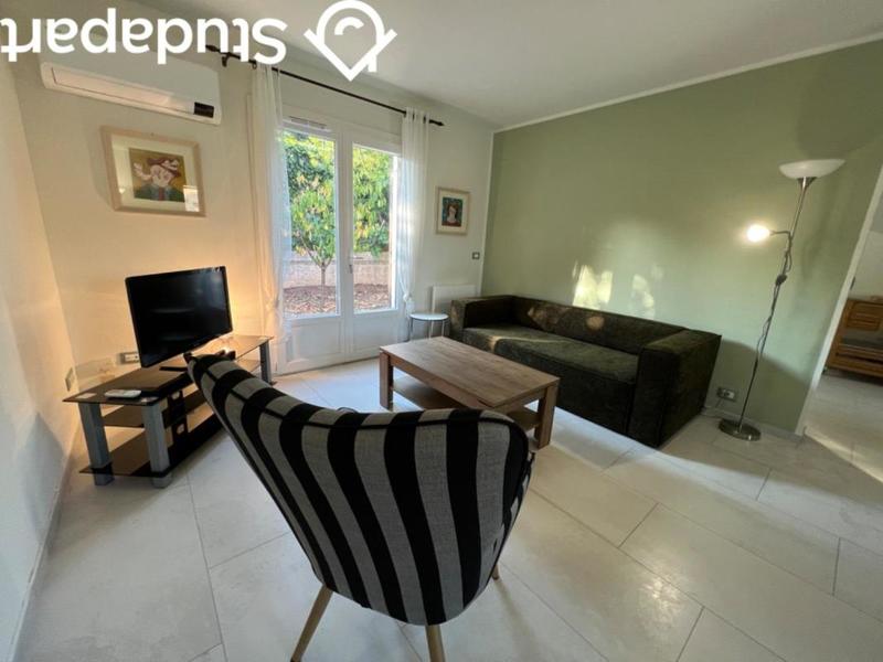 Chambre - 11 m² - 1 pièce