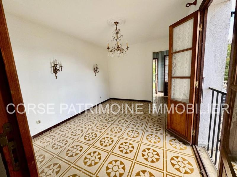 Maison - 229 m² - 18 pièces
