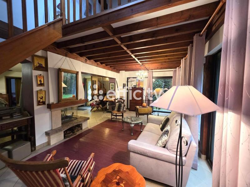 Pavillon - 182 m² - 8 pièces