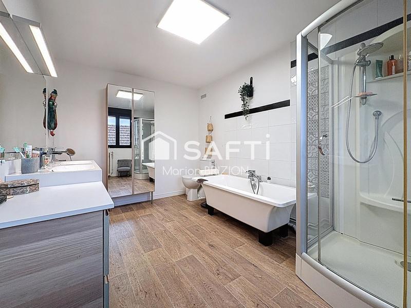 Maison - 163 m² - 8 pièces