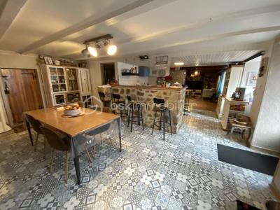 Maison - 207 m² - 8 pièces