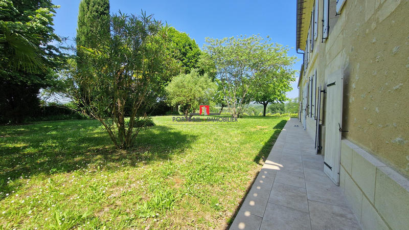 Maison - 201 m² - 7 pièces