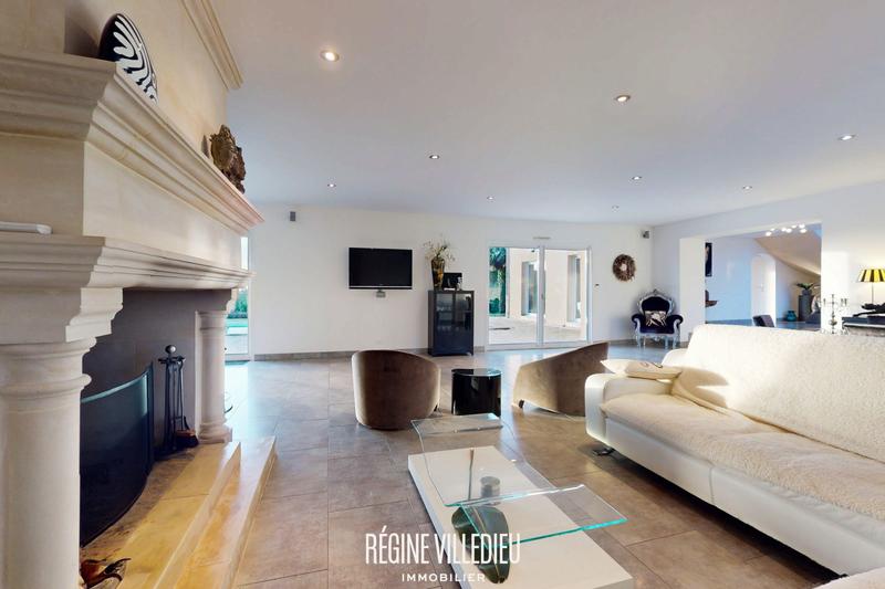 Maison - 296 m² - 7 pièces