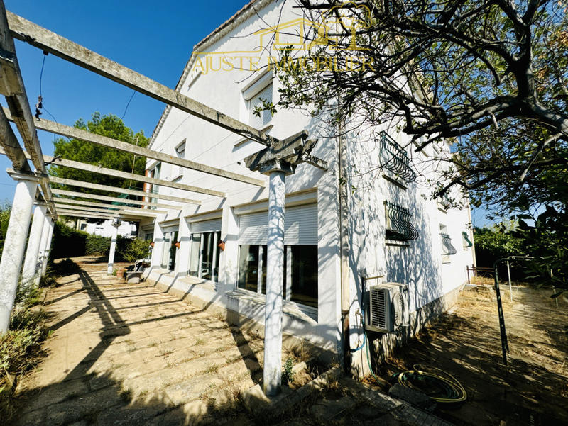 Maison - 220 m² - 7 pièces