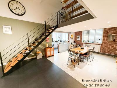 Maison - 225 m² - 9 pièces