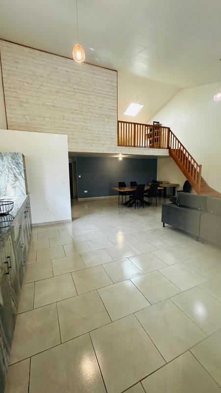 Maison - 220 m² - 4 pièces