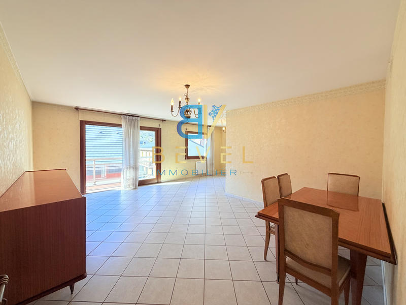 Appartement - 90 m² - 3 pièces