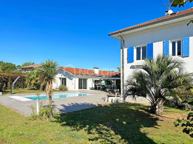 Maison - 644 m² - 17 pièces