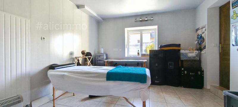 Maison - 300 m² - 8 pièces